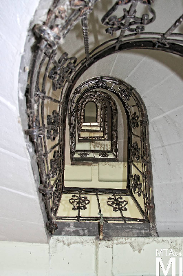 IMG_6370_Alkotmány u. 21_melléklépcsőház.jpg