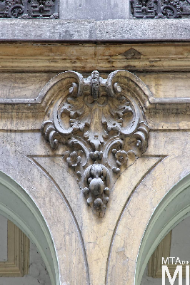 IMG_6375_Alkotmány u. 21_udvari homlokzat_részlet.jpg