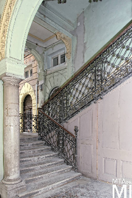 IMG_6336_Alkotmány u. 21_lépcsőház.jpg