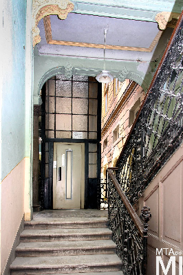IMG_6337_Alkotmány u. 21_lépcsőház.jpg