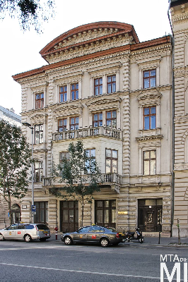 IMG_6720_Alkotmány u. 23_homlokzat.jpg