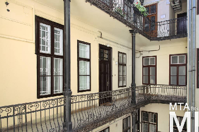 IMG_5092_Alkotmány u. 23_udvari_homlokzat_függőfolyosó.jpg