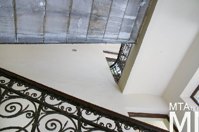 IMG_5101_Alkotmány u. 23_lépcsőház.jpg