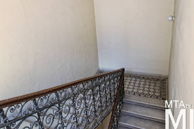 IMG_5100_Alkotmány u. 23_lépcsőház.jpg