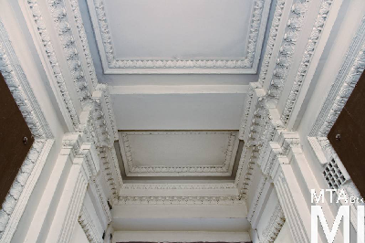 IMG_5068_Alkotmány u. 23_kapualj.jpg