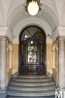 IMG_5516_Alkotmány u. 25_kapualj.jpg