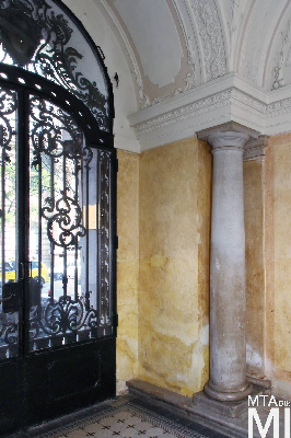 IMG_5527_Alkotmány u. 25_kapualj.jpg
