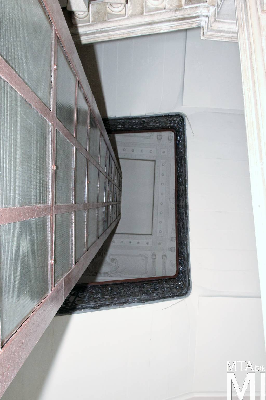 IMG_5502_Alkotmány u. 25_lépcsőház.jpg