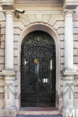 IMG_6696_Alkotmány u. 25_kapu.jpg