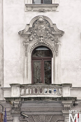 IMG_1064_Alkotmány u. 25_homlokzatrészlet.jpg