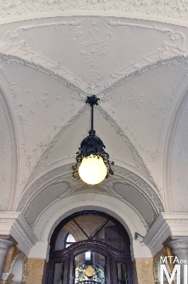 IMG_5519_Alkotmány u. 25_kapualj.jpg