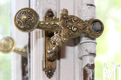 IMG_5395_Alkotmány u. 25_belső_volt_szalon.jpg