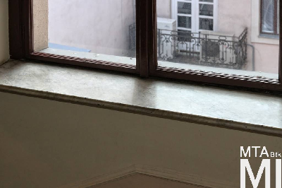 IMG_5490_Alkotmány u. 25_lépcsőház.jpg