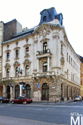 IMG_6700_Alkotmány u. 25_homlokzat.jpg