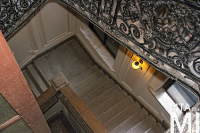 IMG_5496_Alkotmány u. 25_lépcsőház.jpg