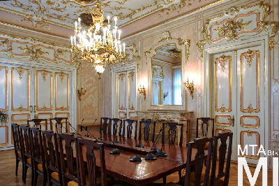 IMG_5325_Alkotmány u. 25_belső_volt_szalon.jpg