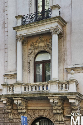 IMG_6701_Alkotmány u. 25_homlokzatrészlet.jpg