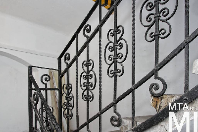 IMG_5546_Alkotmány u. 25_melléklépcsőház.jpg