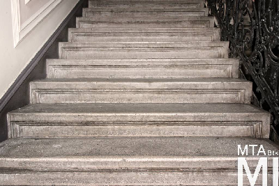 IMG_5498_Alkotmány u. 25_lépcsőház.jpg