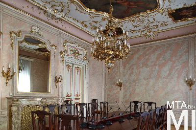 IMG_5317_Alkotmány u. 25_belső_volt_szalon.jpg