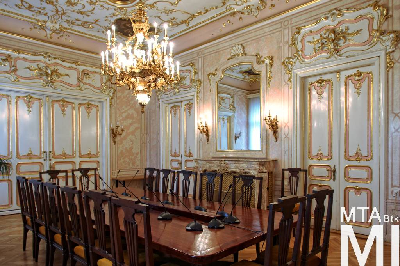 IMG_5326_Alkotmány u. 25_belső_volt_szalon.jpg