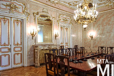 IMG_5322_Alkotmány u. 25_belső_volt_szalon.jpg