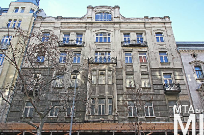 IMG_1726_Alkotmány u. 27_homlokzat.jpg