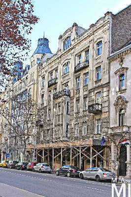 IMG_1722_Alkotmány u. 27_homlokzat.jpg