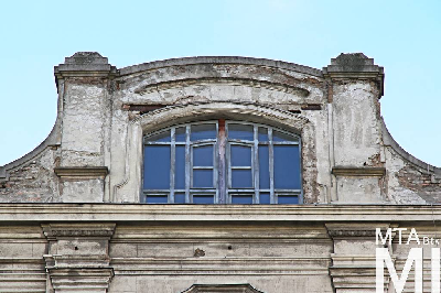 IMG_1729_Alkotmány u. 27_homlokzatrészlet.jpg