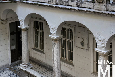 IMG_6674_Alkotmány u. 31_udvari_homlokzat_részlet.jpg