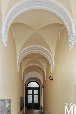 IMG_6650_Alkotmány u. 31_kapualj.jpg