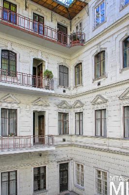 IMG_6666_Alkotmány u. 31_udvari_homlokzat.jpg