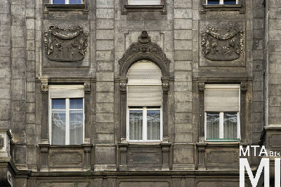 IMG_6647_Alkotmány u. 31_homlokzatrészlet.jpg