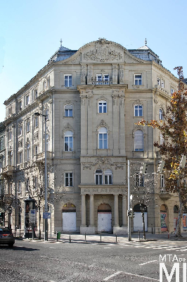 IMG_8751_Alkotmány u. 31_sarokhomlokzat.jpg