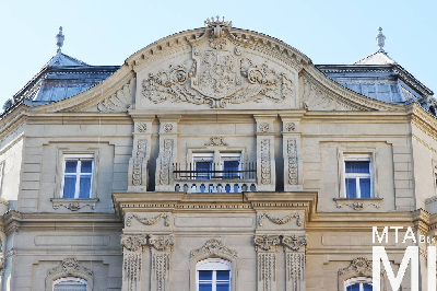 IMG_8758_Alkotmány u. 31_homlokzatrészlet.jpg