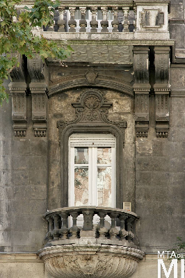 IMG_6646_Alkotmány u. 31_homlokzatrészlet.jpg