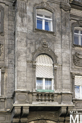 IMG_6645_Alkotmány u. 31_homlokzatrészlet.jpg