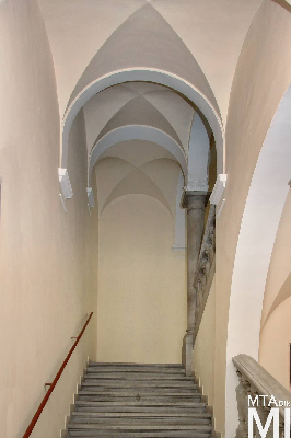 IMG_6656_Alkotmány u. 31_lépcsőház.jpg