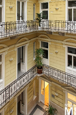 IMG_0240_Alkotmány u. 3_udvar.jpg