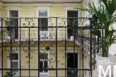 IMG_0253_Alkotmány u. 3_udvar.jpg