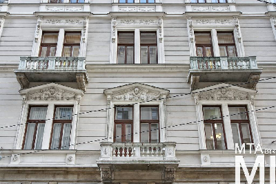 IMG_0230_Alkotmány u. 3_homlokzat_részlet.jpg