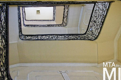 IMG_0999_Alkotmány u. 3_lépcsőház.jpg