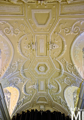 IMG_0985_Alkotmány u. 3_kapualj.jpg