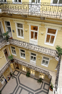 IMG_0248_Alkotmány u. 3_udvar.jpg