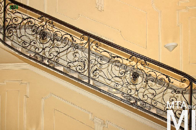 IMG_0241_Alkotmány u. 3_lépcsőház.jpg