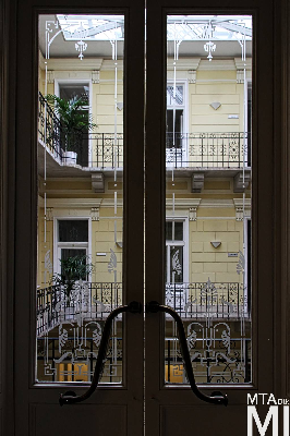 IMG_0260_Alkotmány u. 3_lépcsőház.jpg