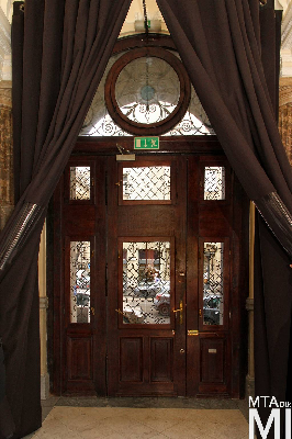 IMG_0983_Alkotmány u. 3_kapualj.jpg