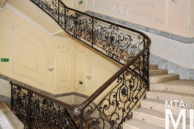 IMG_0244_Alkotmány u. 3_lépcsőház.jpg