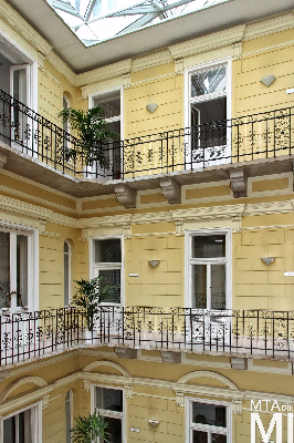 IMG_0234_Alkotmány u. 3_udvar.jpg