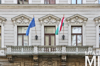 IMG_0228_Alkotmány u. 3_homlokzat_részlet.jpg